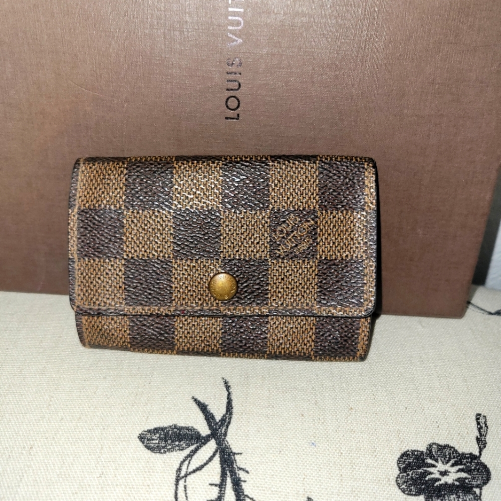 Louis vuitton key holder